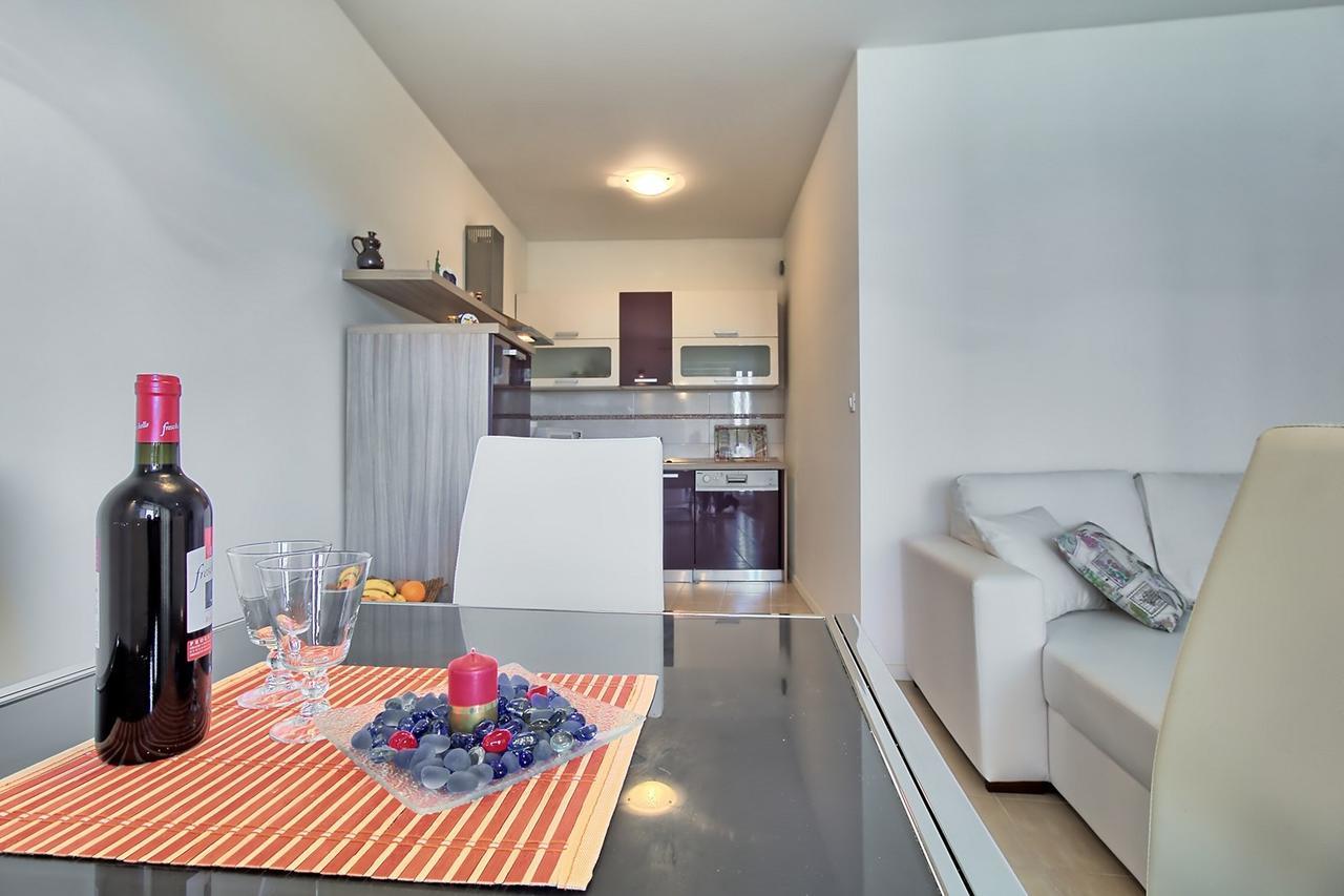 Summertime House With Apartment Umag Exterior foto