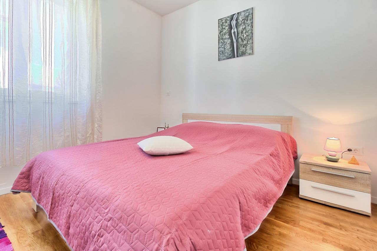 Summertime House With Apartment Umag Exterior foto