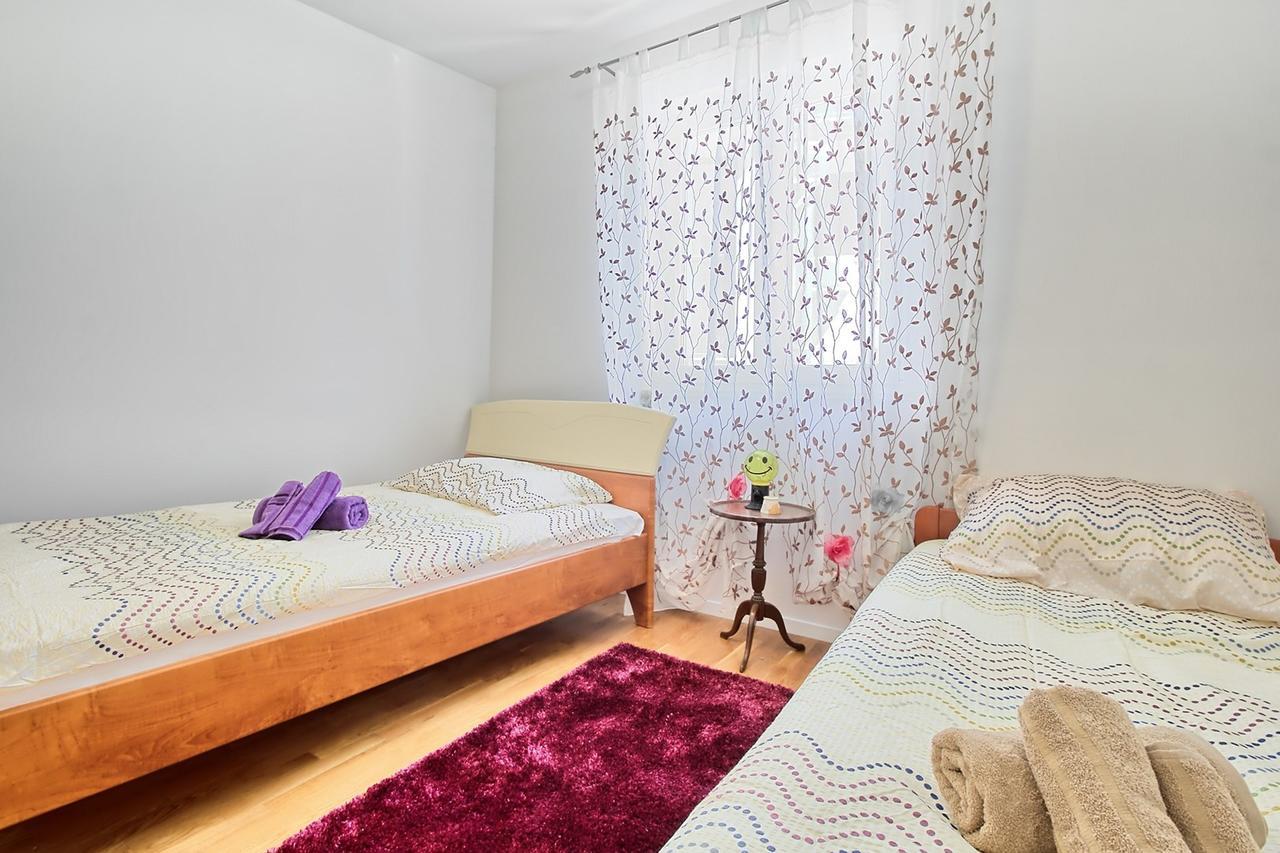 Summertime House With Apartment Umag Exterior foto