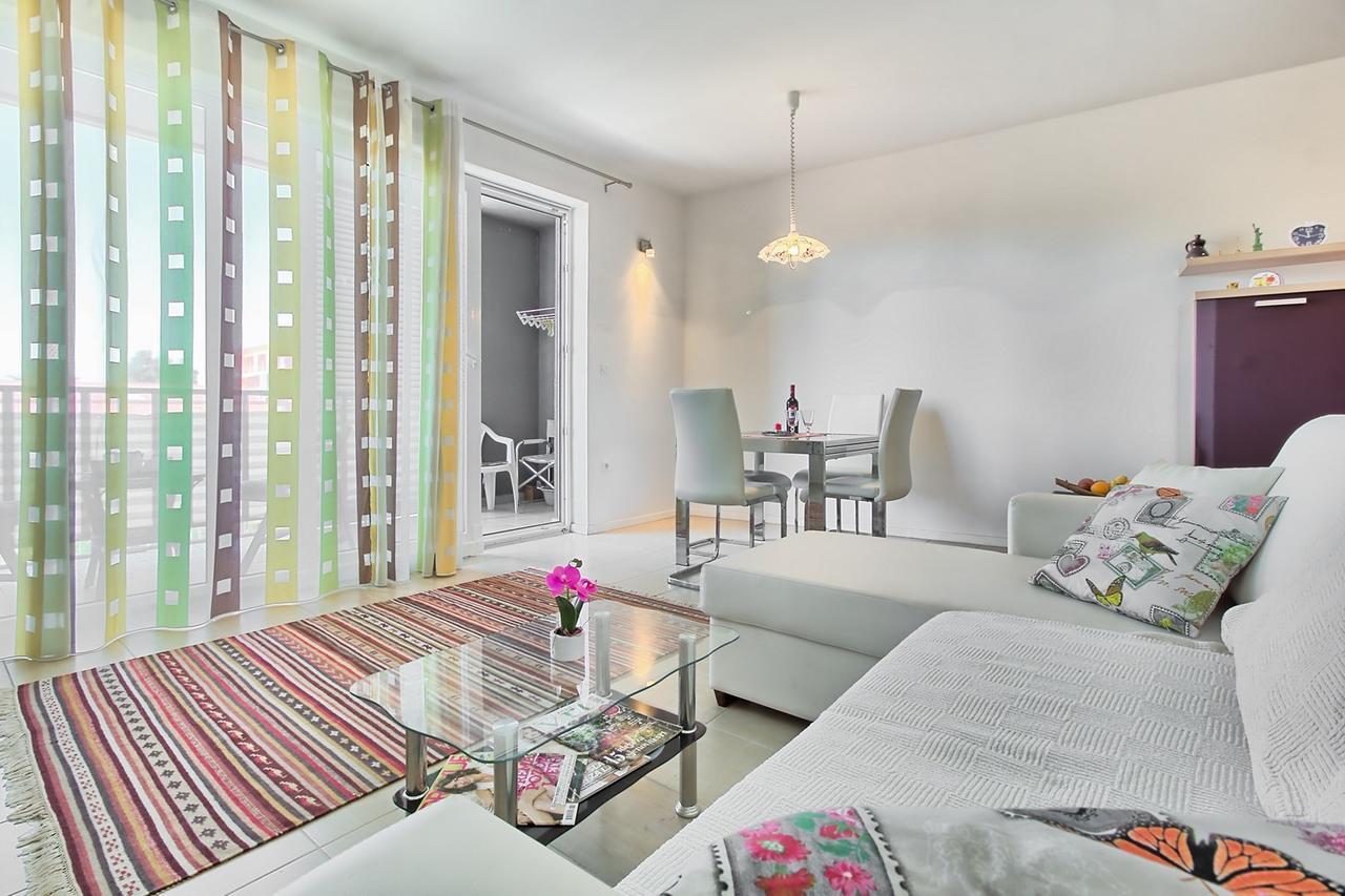 Summertime House With Apartment Umag Exterior foto