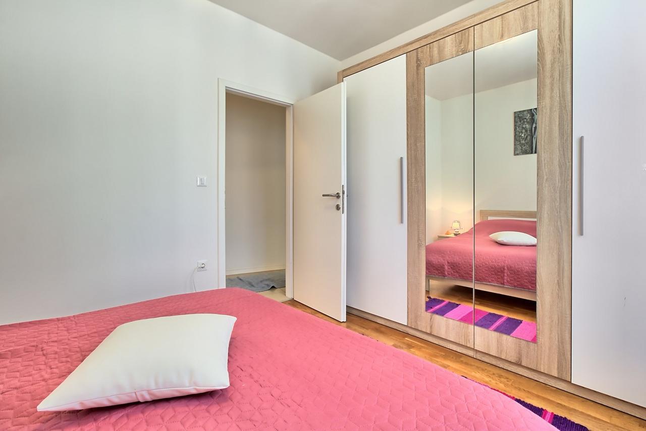 Summertime House With Apartment Umag Exterior foto
