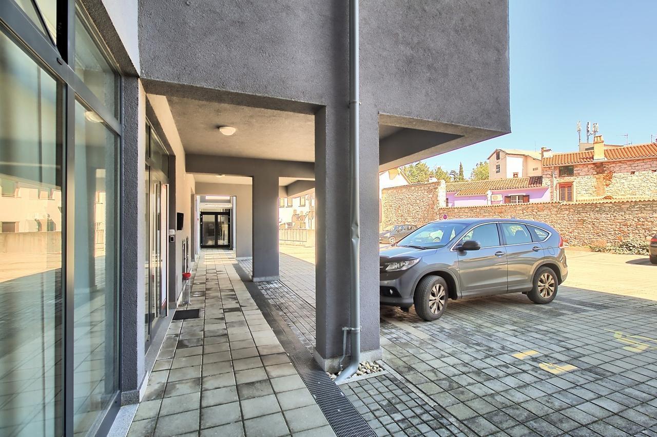 Summertime House With Apartment Umag Exterior foto